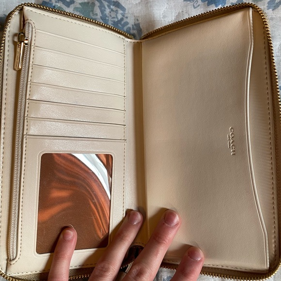 Coach Large Phone Wallet SOLD - Picture 4 of 6